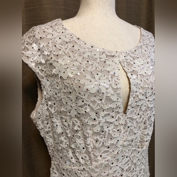 Dress - Picture 3 of 6